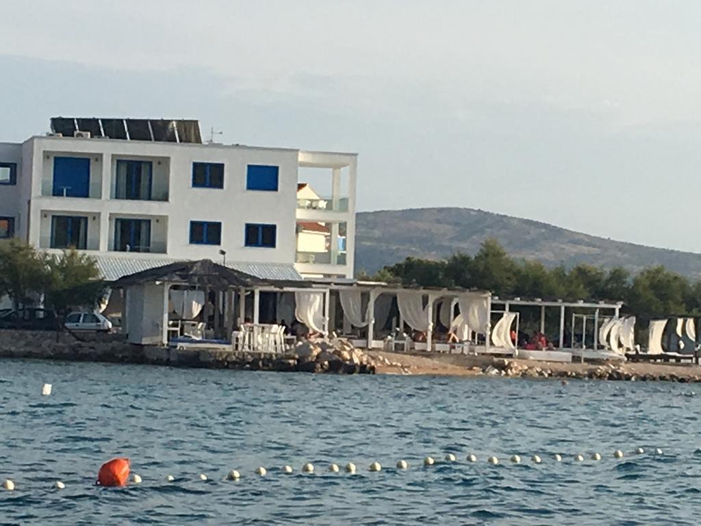 Apartments & Rooms Shark Zaboric Buitenkant foto